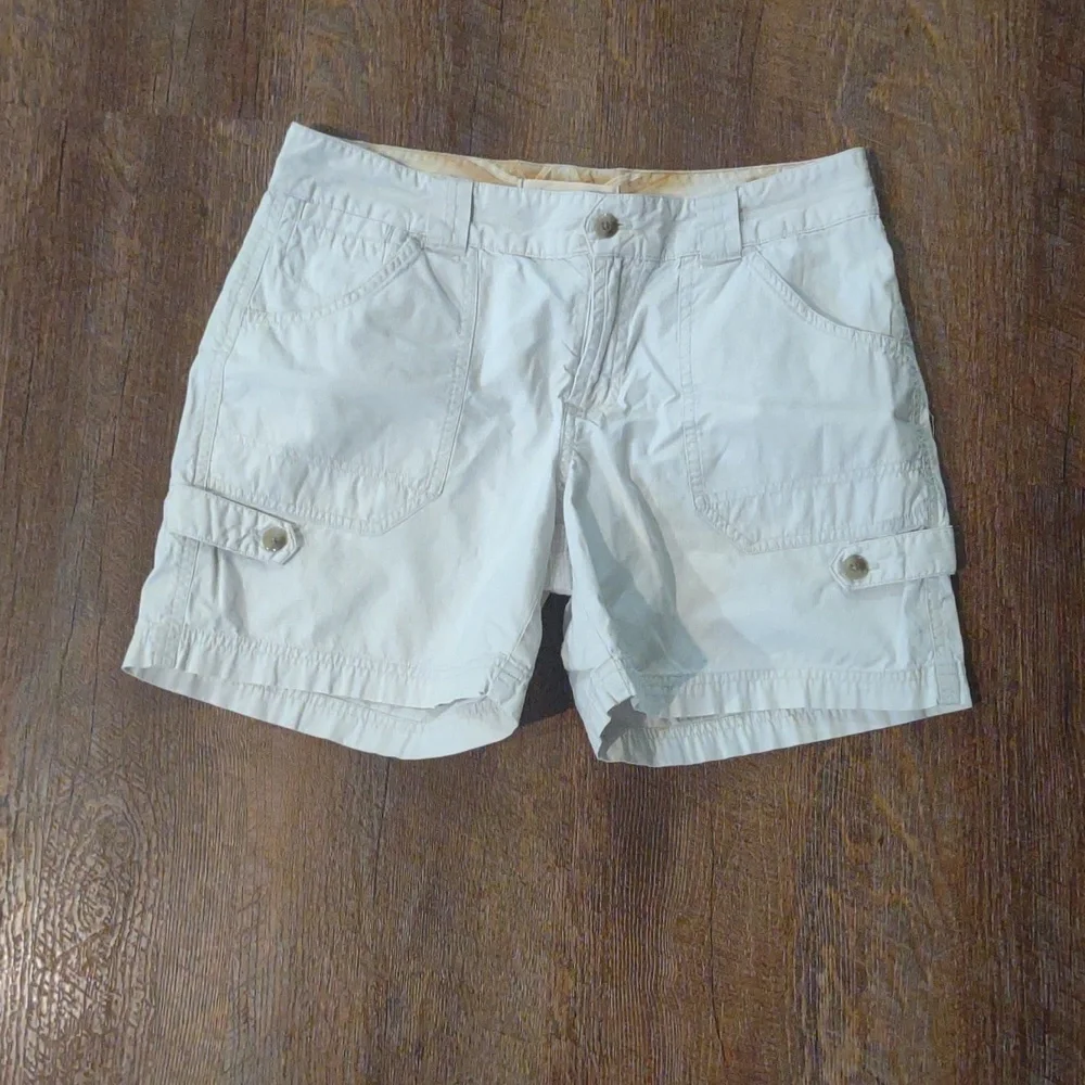 Columbia women's‎ 6 casual khaki 4 pocket cotton shorts